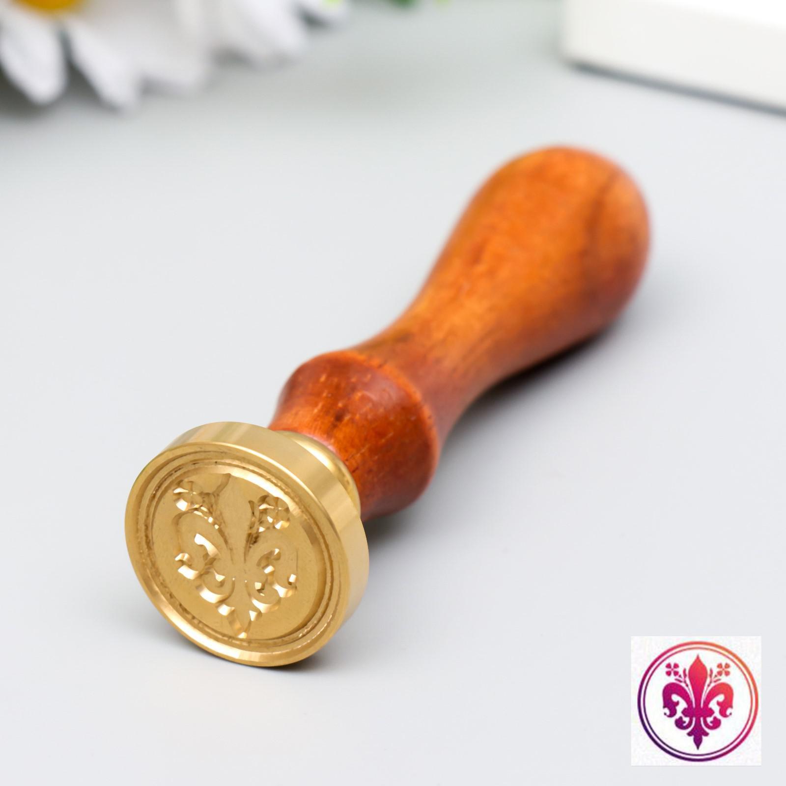 Печать для сургуча с деревянной ручкой, Геральдическая лилия с цветами, 5278989